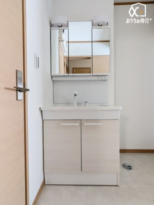 ���ʑ�E���ʏ� �O�ʋ��^�C�v�̐��ʉ��ϑ�ł��B�O�ʋ��^�C�v�̐��ʉ��ϑ�͎g�����肪�ǂ��A�ׂ����������[�ł��܂��B���[������X�b�L���Еt�����ʏ��ł��B