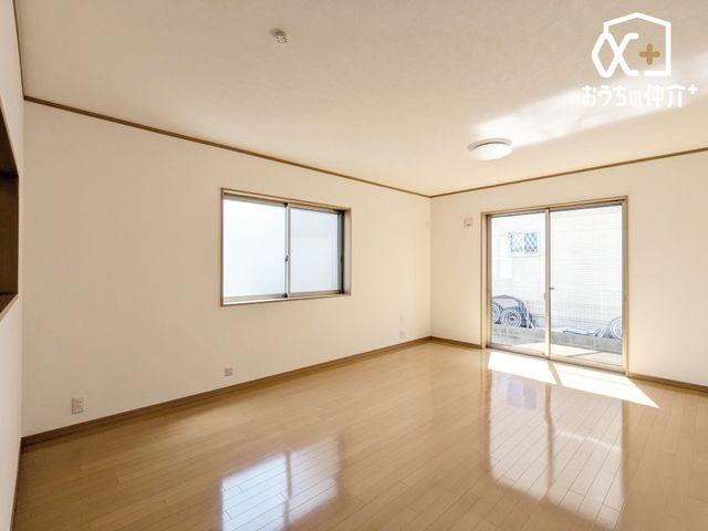 ���r���O ������̑傫�ȑ����炽���Ղ�z�����������ޖ��邢���r���O�B�Ƒ��c���⃊���b�N�X�^�C���ɍœK�ȊJ�������ӂ���Ԃł��B