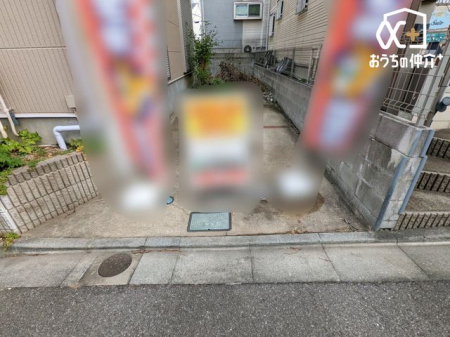  �J�[�X�y�[�X�̗l�q�B�Ԓʂ�̏��Ȃ��O�ʓ��H�ł��Ԃ̏o����������N���N�ł��B