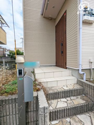 ���� �O���猩�����ւ܂��̗l�q�ł��B���񌻒n�ɑ����^��ł����������������������B