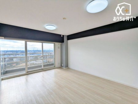 ���r���O ���R�ɉƑ��̏W�܂郊�r���O��ԁB�������Ƃ������Ԃ��A�Ƒ��ꏏ�ɉ߂����鎞�Ԃ𑝂₹�����Ȗ��邭�L�X�Ƃ�����Ԃł��B