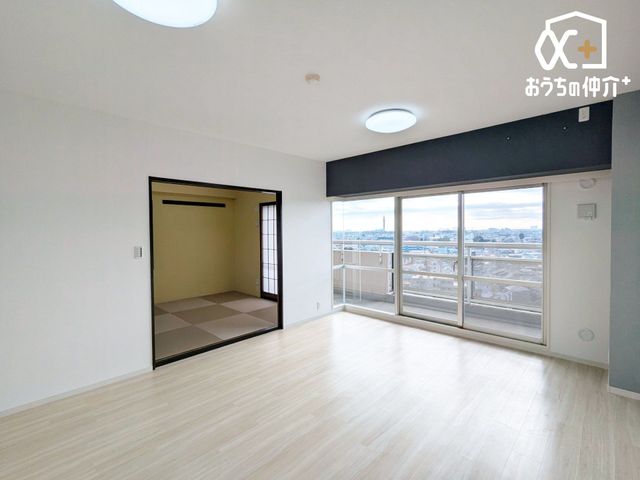 ���r���O �L���Ȍ����Ƃ炷���̏ꏊ�́A�������Ȃ���b���y���݁A�������Ƃ������Ԃ��߂����ꏊ�B�Ƒ��̓��킪���܂���؂ȋ�Ԃł��B