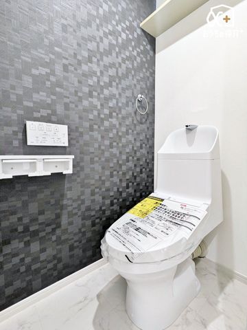 �g�C�� �������̂��邷������Ƃ����g�C���B�����g���ꏊ�����炱���A�������₨�|�����ȒP�ȃV���v���ȃf�U�C���ł��B�����t���Ȃ̂ŁA�펞���C���ł��A�C�ɂȂ鉘���J�r�̔�����}�����܂��ˁI