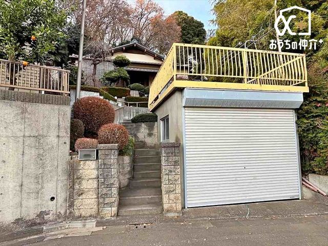 ���n�O�ώʐ^ JR��������u�V���v�w�܂Ńo�X��15���B137�؂̍L��ȕ~�n�ɘȂ�2�K����5LDK�̂��Z�܂��B�k��15���̂Ƃ���ɂ��݂܂����[���V�����������̂��������ɕ֗��ł��B