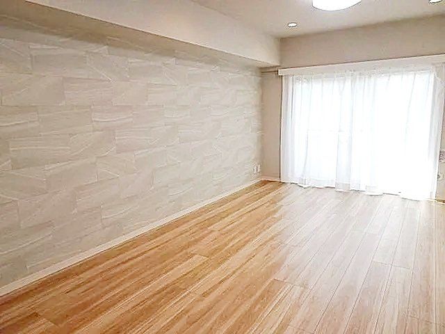 ���r���O �傫�ȑ����炽���Ղ�z�����������ޖ��邢���r���O�B�Ƒ��c���⃊���b�N�X�^�C���ɍœK�ȊJ�������ӂ���Ԃł��B