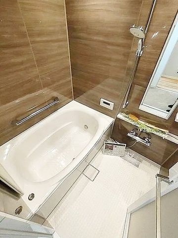 ���� �o�X���[���Ń����b�N�X�o�X�^�C���B�o�X�^�u�ɂ����Ċ����Ȃ���S�Ƒ̂����t���b�V���B����̔�������Ă���鐴�����̂���o�X���[���B