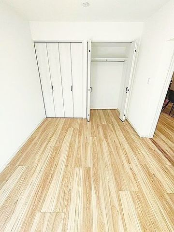 �Q�� ��������Ɩ����Q���B���͏_�炩�Ȍ��ɕ�܂�āA�S�n�悢����̎n�܂���}��������炬��ԁB