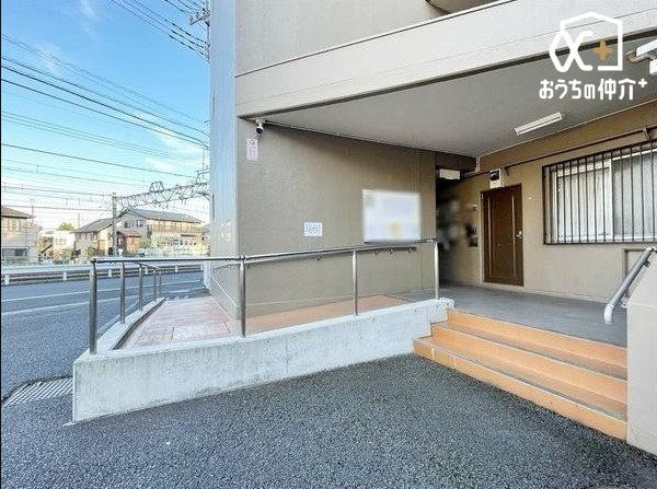 �G���g�����X �`�X���[�v�t���̃G���g�����X�`�x�r�[�J�[��Ԃ����A�ו����悹����Ԃ������Ăł��X���[�Y�ɏo����ł��A�ǂ̔N��̕��ɂ��D�����݌v�B