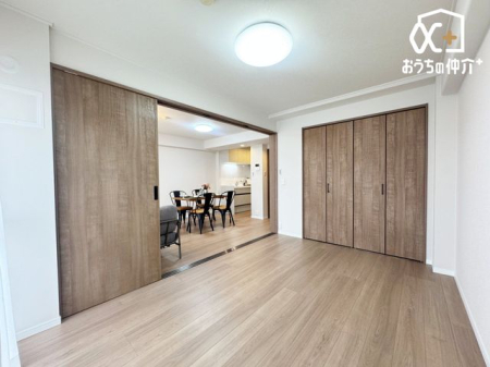 ���r���O -