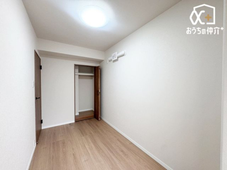 ���r���O -