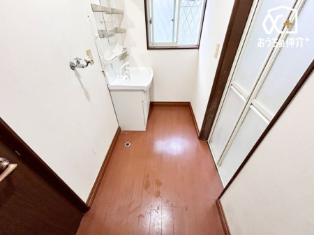 ���ʑ�E���ʏ� �`Wash room�`�傫�Ȑ��ʁ@�Ƒ��݂�Ȃ������g�����ʎ��B�Z�������ɂ͎g���₷�����ʂŁA�X�e�L�Ȉ���̃X�^�[�g������܂��傤�B