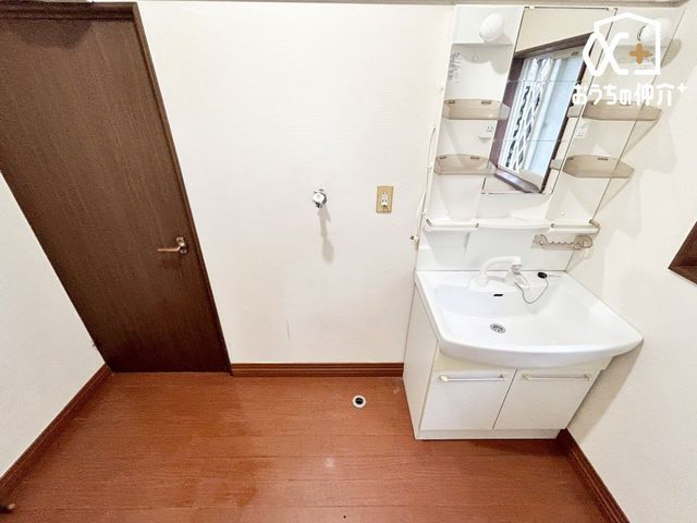 ���ʑ�E���ʏ� �`Wash room�`�傫�Ȑ��ʁ@�Ƒ��݂�Ȃ������g�����ʎ��B�Z�������ɂ͎g���₷�����ʂŁA�X�e�L�Ȉ���̃X�^�[�g������܂��傤�B