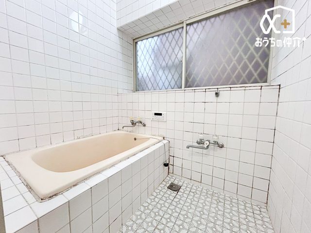 ���� �`�E�`Bath�`�E�`����̔���􂢗����o�X���[���B�V�����[�h�̐l�����������̂������o�X�^�u�̐S�n�悳�𖡂���Ă݂ẮB�����Ɩ����A�A���Ă��Ă���̎��Ԃ���w�y���݂ɂȂ�͂��ł��B