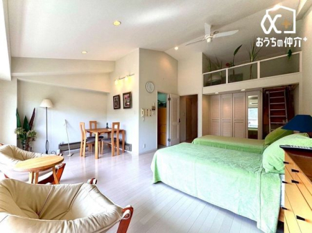 ���r���O -