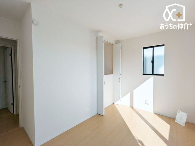 ���̑� ���邢�m���ł��B�V���v���Ȃ������Ȃ̂ŉƋ�̔z�u��C���e���A�ȂǊy���߂����ł���