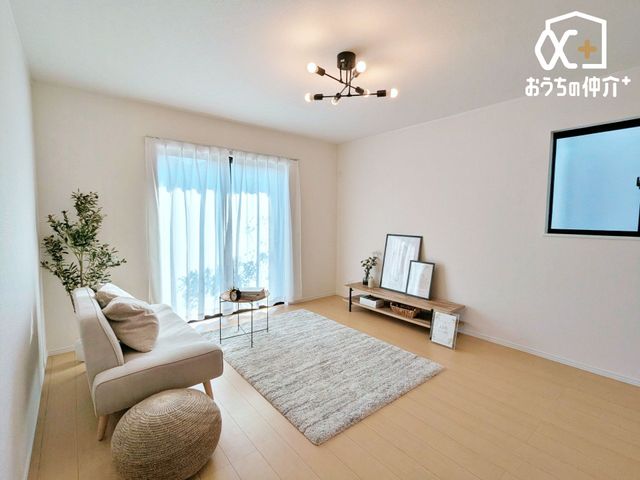 ���r���O ���R�ɉƑ��̏W�܂郊�r���O��ԁB�������Ƃ������Ԃ��A�Ƒ��ꏏ�ɉ߂����鎞�Ԃ𑝂₹�����Ȗ��邭�L�X�Ƃ�����Ԃł��B