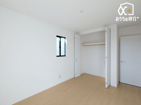 ���[ �N���[�[�b�g���������܂��B�G�ߕ��̗m����A�X�[�c�P�[�X�Ȃǂ̑�^�p�i���y�X���[�ł��A���L�����g�����������܂��B