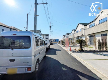 ���n�O�ώʐ^ ������悤�Ȑ��w�i�ɁA���X�ƘȂޓ@��́A���z�̉��b�𑶕��Ɏ󂯂�B�L�т₩�ŊJ���I�Ȓ��]�ƁA�����Ղ�ƍ~�蒍���z���ɁA�����ɏZ�܂��ґ�������Ǝ������Ē����܂�