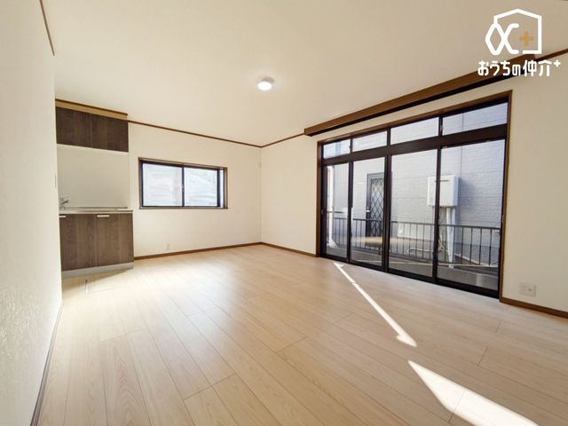 ���r���O �`Living�`�������������͋C��LDK�B�̂�т肭�낮�\�t�@��A���H�����y���ރ_�C�j���O�Z�b�g��u���Ă��������͂���܂���B