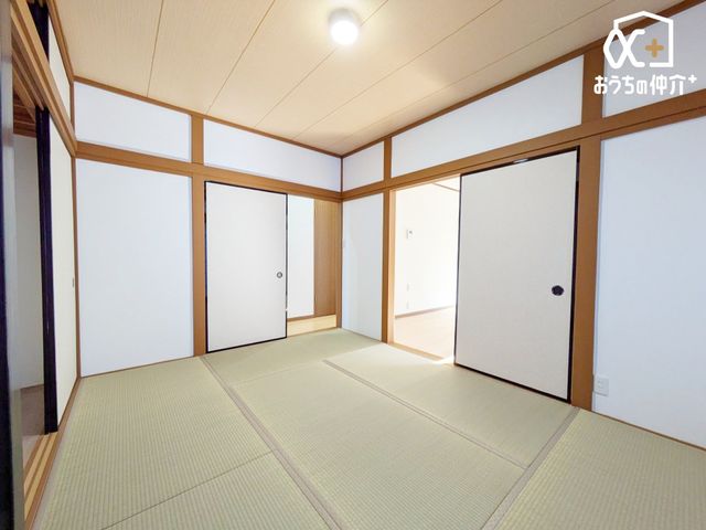 ���̑� ���r���O�ɗאڂ����a�����ɂ��A�����˂��J���čL�X��Ԃɂ��Ȃ�܂��B