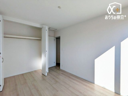 ���[ �N���[�[�b�g���������܂��B�G�ߕ��̗m����A�X�[�c�P�[�X�Ȃǂ̑�^�p�i���y�X���[�ł��A���L�����g�����������܂��B