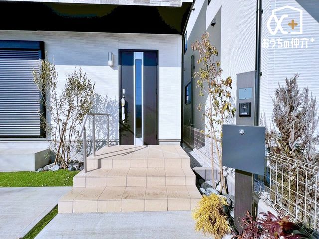 ���� �O���ւɂȂ�܂��B�؁X���A���Ă���A�F�Ƃ�ǂ�L���ȍ\���ɂȂ��Ă���܂��B