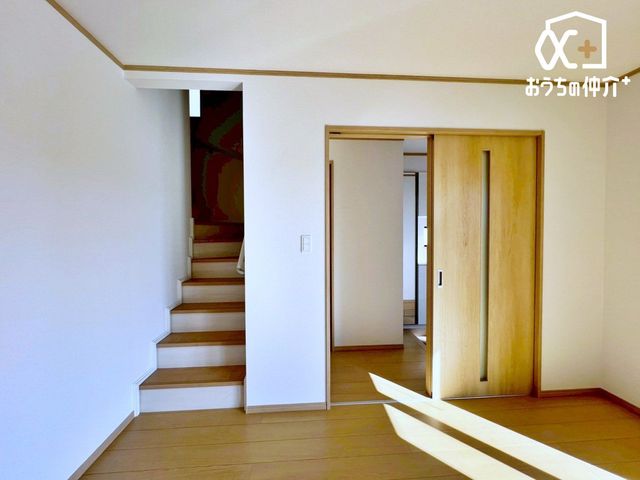 ���r���O ���r���O�C���K�i�̑���͉Ƒ��ԂŊ�����킹��@��������R�ƃR�~���j�P�[�V���������܂�܂��B�܂��A�ʂ̊K�ɂ��Ă��݂��̋C�z���ɂ₩�Ɋ����Ȃ���߂������Ƃ��ł��郁���b�g������܂��B