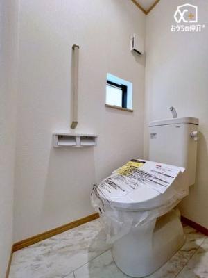 �g�C�� �������̂��邷������Ƃ����g�C���B�����g���ꏊ�����炱���A�������₨�|�����ȒP�ȃV���v���ȃf�U�C���ł��B�����t���Ȃ̂ŁA�펞���C���ł��A�C�ɂȂ鉘���J�r�̔�����}�����܂��ˁI