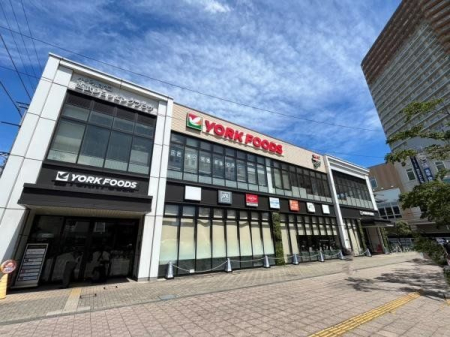 ���ӊ� ���[�N�t�[�Y����w�X �k��7���B�i�����L�x�ȃX�[�p�[�}�[�P�b�g�ł������܂��B�ߗׂ̕��X�ł���������Ă���܂��B 490m