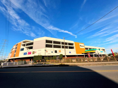 ���ӊ� ���� �E�z�[���Y����X �k��10���B���ԏꂪ�L���s���₷���z�[���Z���^�[�ł������܂��B�戵���i���L�x�ł��B�������ɃX�[�p�[��Ƌ�X�Ȃǂ��������܂��B 730m