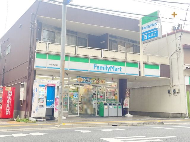 ���ӊ� �t�@�~���[�}�[�g�ȉ�����X �k��3���B24���ԉc�ƂȂ̂ŁA�}�Ȃ��������ɂ��֗��ł��B���H����y�����p�i��̔����Ă���܂��B���ԏ�G�L�i�ׂɗL�����ԏ�L�j 170m