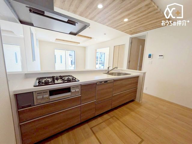 �L�b�`�� �`Kitchen�`�H���򊣑��@�����̃V�X�e���L�b�`���̗p�I���͐ߐ��ɂ��q����D����̂ł��B�����Ő�򂷂�̂ŉ�����������藎�Ƃ��܂�