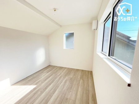 ���̑� 2�ʍ̌��Ō��ƕ����S�n�悭����m���B���邭�J���I�ȋ�ԂŁA���܂��܂ȗp�r�Ɏg���₷���������ł��B