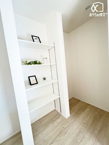 ���[ �L�b�`�����ɂ�����I�ƃp���g���[�ł��B�Ƒ��݂�Ȃ��g���₷���A��炵�Ɋ��Y�����[�X�y�[�X�ł��B