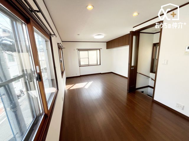 ���r���O �Ƒ��݂�Ȃ��u�₩�Ɍ��₩�ɉ߂�����悤�ɁA�D����������荞�񂾃��r���O�_�C�j���O�B�㎿�ȉ�����ɕ�܂��A���K�ŉ��₩�ȃv���C�x�[�g��Ԃł��B