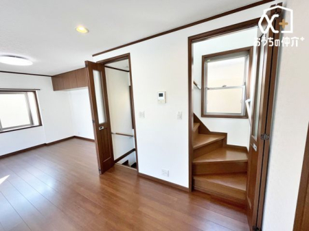 ���r���O ���r���O�K�i���̗p���A�Ƒ������R�Ɗ�����킹��Z�܂��B�R�~���j�P�[�V���������܂�₷���A���������ȋ�Ԃł��B