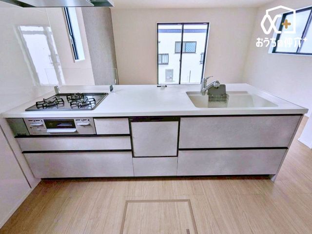 �L�b�`�� �����g���L�b�`�������炱���A�H���̏������y�������ԂɁI�w�Z�������ł��X���[�Y�ɖ��ʂȂ���Ƃł��x�w���������ȒP�ɂł���x�ȂǁA���ꂵ���H�v����������I�������y��������L�b�`���X�y�[�X�ł�