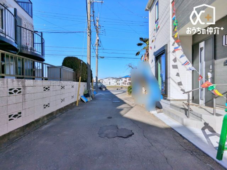 ���n�O�ώʐ^ ������悤�Ȑ��w�i�ɁA���X�ƘȂޓ@��́A���z�̉��b�𑶕��Ɏ󂯂�B�L�т₩�ŊJ���I�Ȓ��]�ƁA�����Ղ�ƍ~�蒍���z���ɁA�����ɏZ�܂��ґ�������Ǝ������Ē����܂�