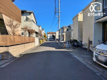 ���ӊ� ���[�\�� ���v���ĉw�����X �k��10���B���q���܂ɖ����̐�������肨�������L���ɉ߂����Ă���������悤�A�g�߂ȃ}�`�̓X�܂ŁA�u���|�I�Ȕ��������v�̐H�i����p�i�Ȃǂ̃I���W�i�����i�̊��E�J������X���c