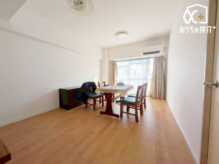 ���r���O -