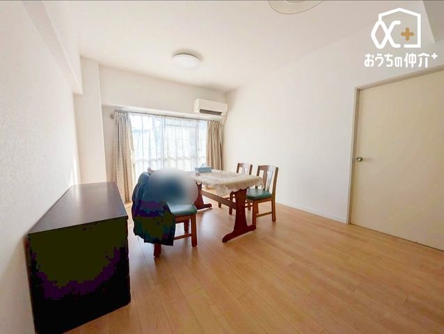 ���r���O -