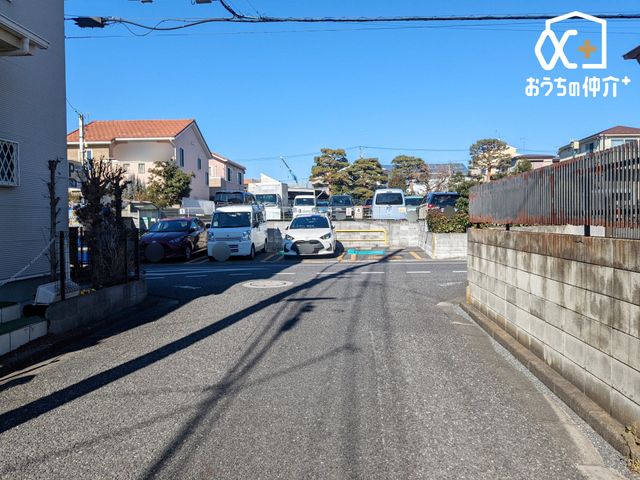 ���n�y�n�ʐ^ �����������Z��X�̑O�ʓ��H�B�Ԓʂ肪���Ȃ��Â��ň��S�B���ʂ��ǍD�ŏo���ɂ��X���[�Y�B����������ǂ��A���s�������K�ł��B�O�ʓ��H�ܑ͕����s���͂��A�J�̓��������₷�����ł��B