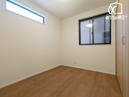 �Q�� �����������炩���������ގ�Q���B�����������ؖڂƔ��ǂ��S�n�悭�A���[�[���B�x�b�h��f�X�N���u����L���ŁA�Â��Ȏ��Ԃ���ވꎺ�B���͑u�₩�ȕ����ʂ�A��͂������x���ł��܂��B