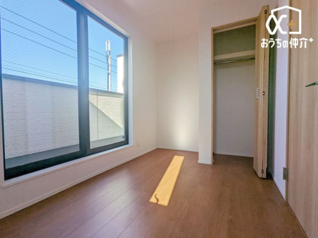 �q������ �q�������ɃI�X�X���ȗm���̗l�q�ł��B�o���R�j�[�ɖʂ��Ă��邽�ߊ��C�����₷���B���邳���\���Ȃ������ł��B