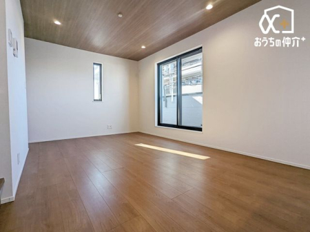 ���r���O ���r���O�̗l�q�ł��B�o���R�j�[������g�����z�˂����������ރ��r���O�ł��B