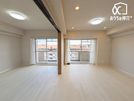 ���r���O -