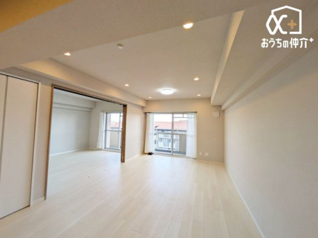 ���r���O -