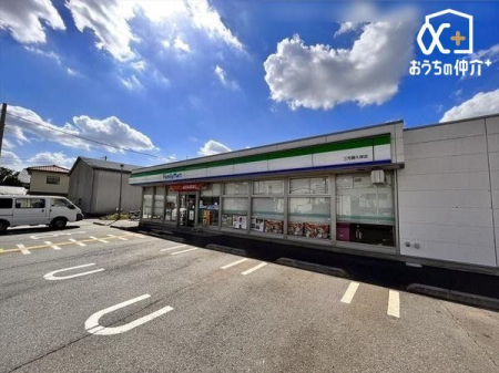 ���ӊ� �t�@�~���[�}�[�g �O�F���v�ۓX �k��6���B�c�Ǝ��ԁF24���� ���ԏ�F�L 430m