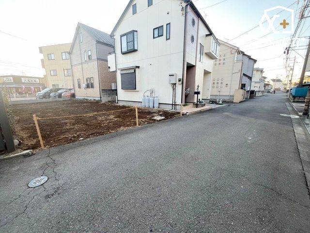 ���ӊ� ���I�R�[���򏼈�X �k��3���B�i�����L�x�ȃX�[�p�[�}�[�P�b�g�ł������܂��B�ߗׂ̕��X�ł���������Ă���܂��B���ԏ���L���ł��B 230m