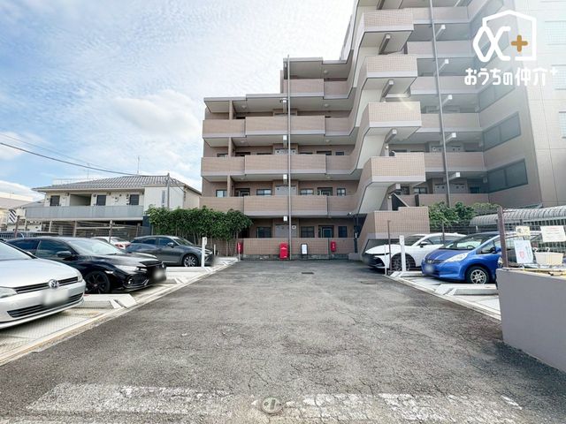 ���̑� ���ԃX�y�[�X�̗l�q�ł��B�@�B���̒��ԏ�ƂȂ��Ă���܂��B